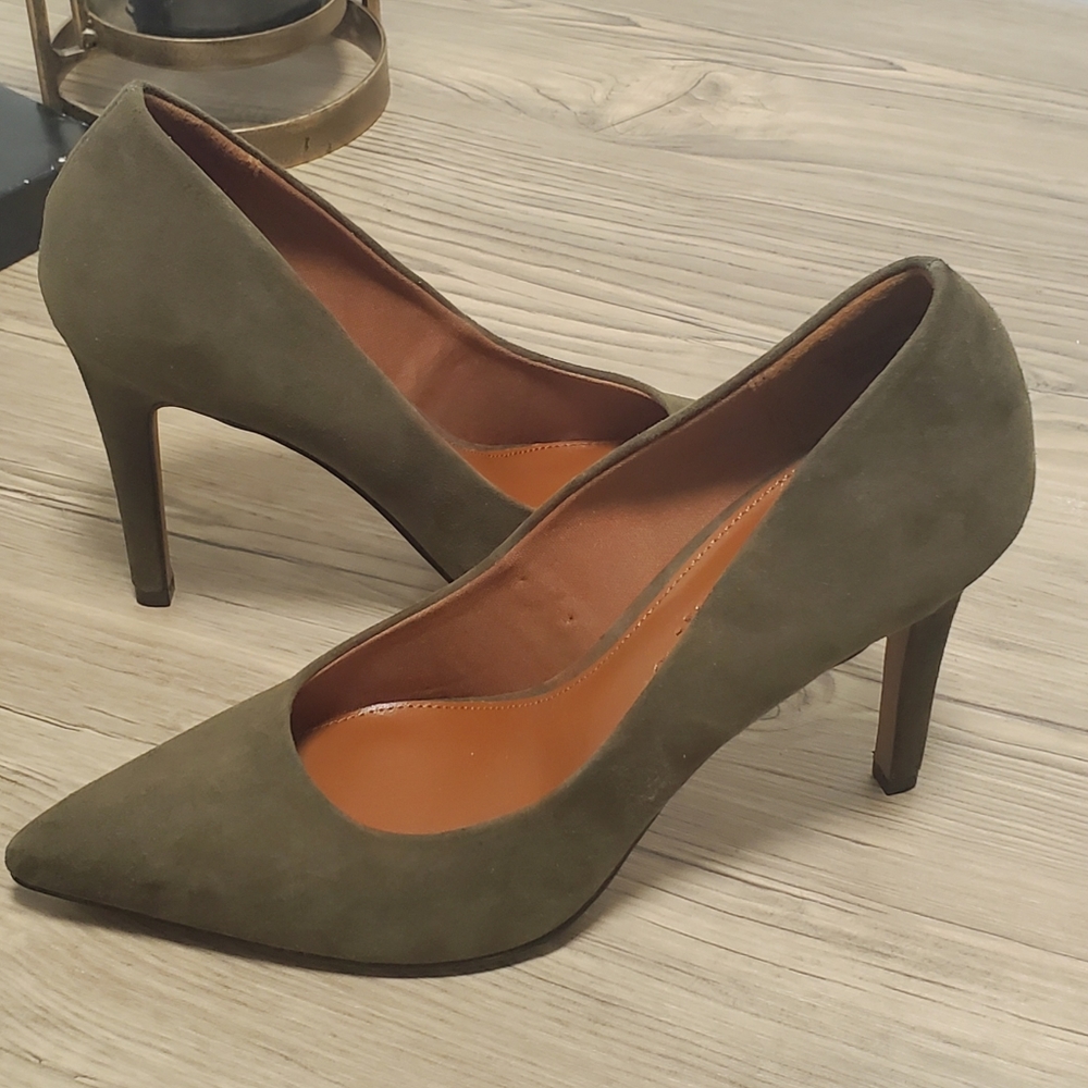Olive green heels. Size 8 ½